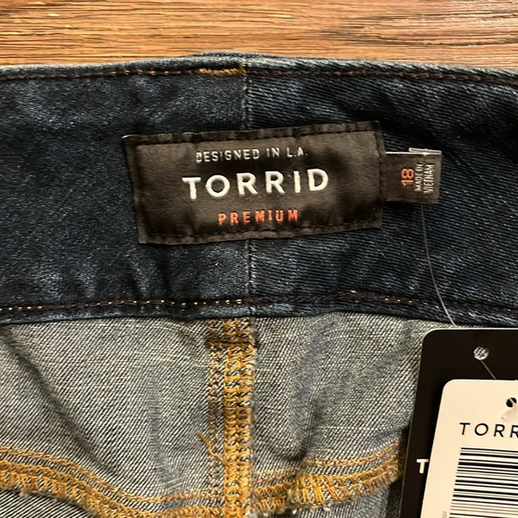 NWT Torrid Premium Ultra Stretch Cropped Jeans Size 18 - Picture 2 of 6